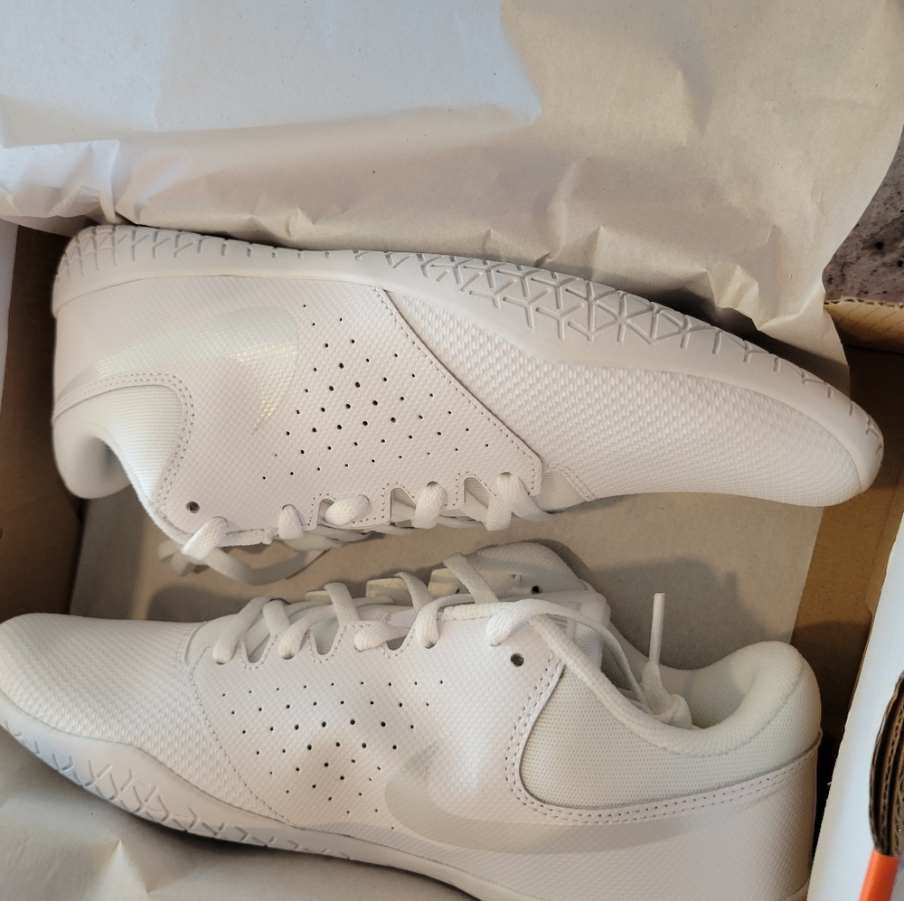Brand new Nike Cheer shoes size 8, in box